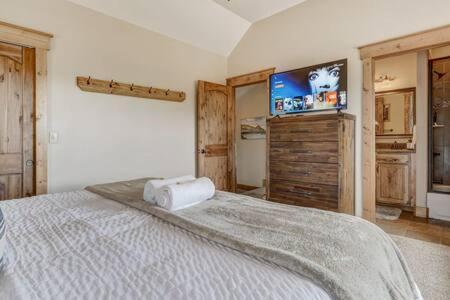 Cabin~Views~Heart Of Town~W&D~Fireplace~Kitchen Woodland Park Exterior photo