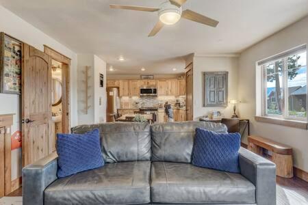 Cabin~Views~Heart Of Town~W&D~Fireplace~Kitchen Woodland Park Exterior photo